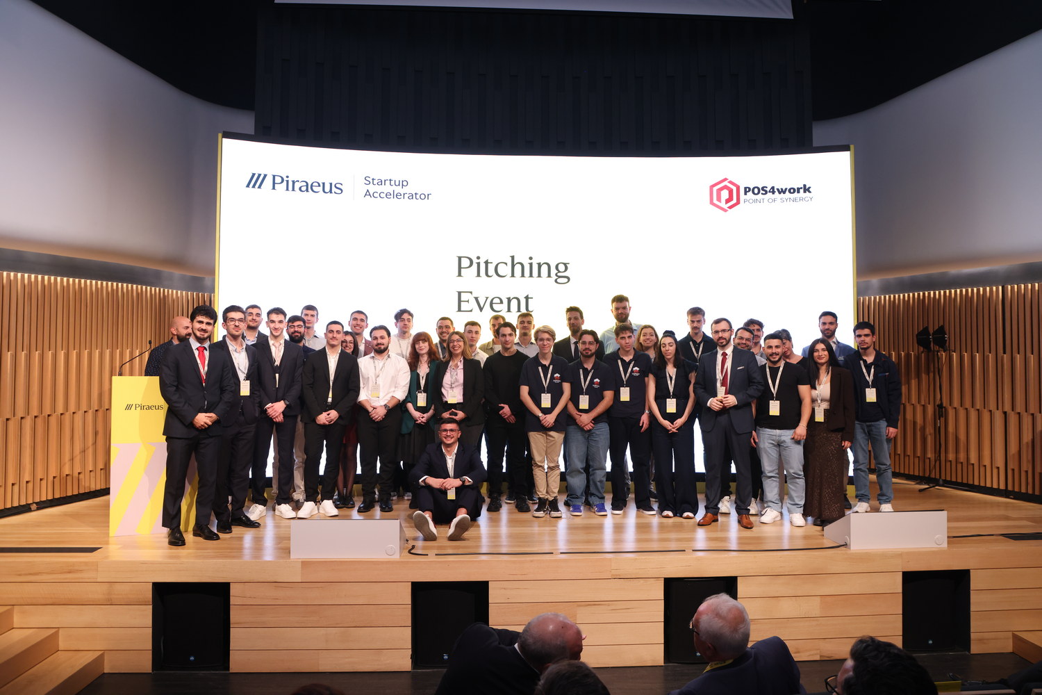 Group photo of the Piraeus Startup Accelerator finalists